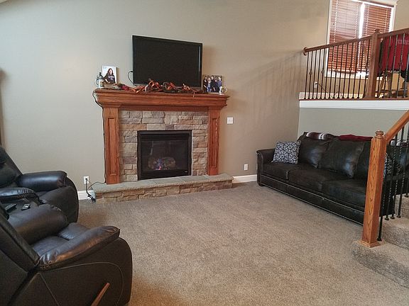 4th image of 214 S Whilshire Dr