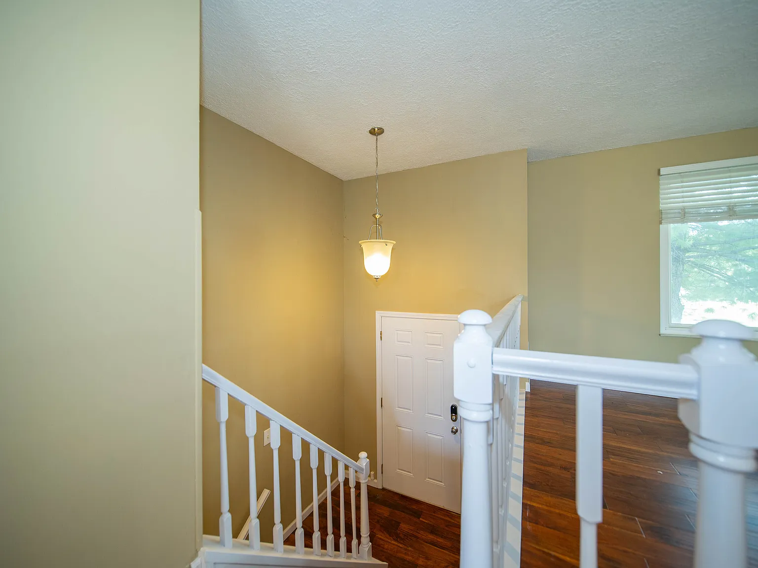 3 bed, 2.5 bath, 2114 sqft, $2,300 — Photo 3