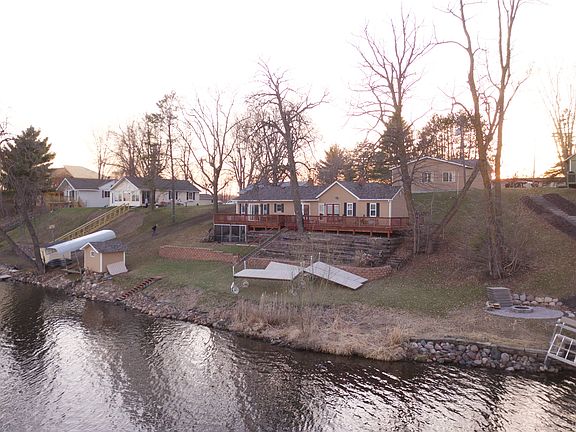 2nd image of 405 Acacia Way