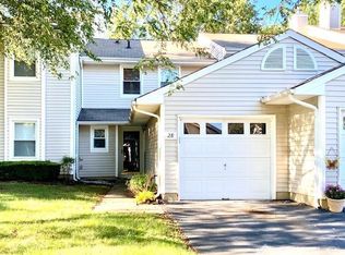 28 Woodmere Dr, Parlin, NJ 08859
