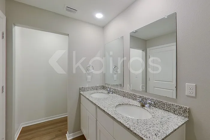 9810 N Santee Ter — Photo 14
