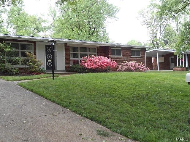 1st image of 561 Beaucaire Dr
