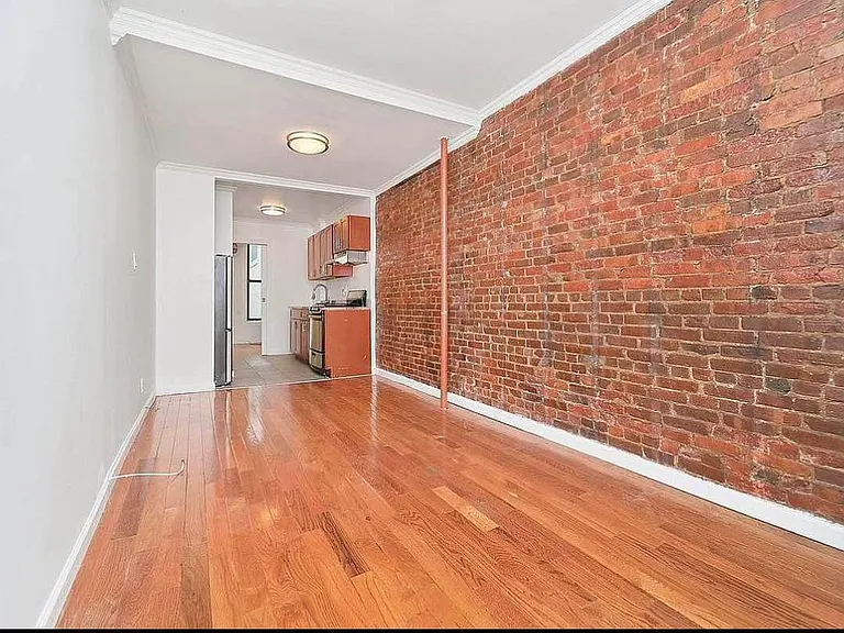 621 W 51st St #4E — Photo 13