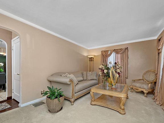 4th image of 6952 Gloria Dr