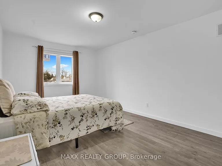 352 Alberta St — Photo 20