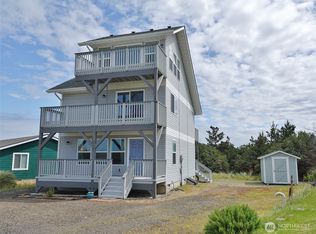 957 Sea Urchin Ct SW, Ocean Shores, WA
