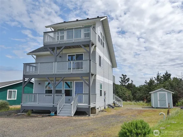 957 Sea Urchin Court SW, Ocean Shores, WA 98569