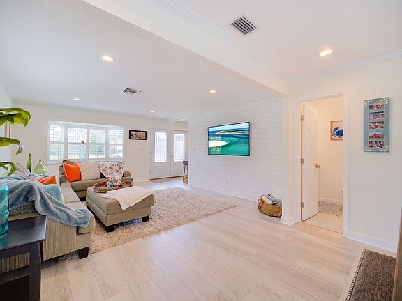 5th image of 4659 Bay Crest Dr