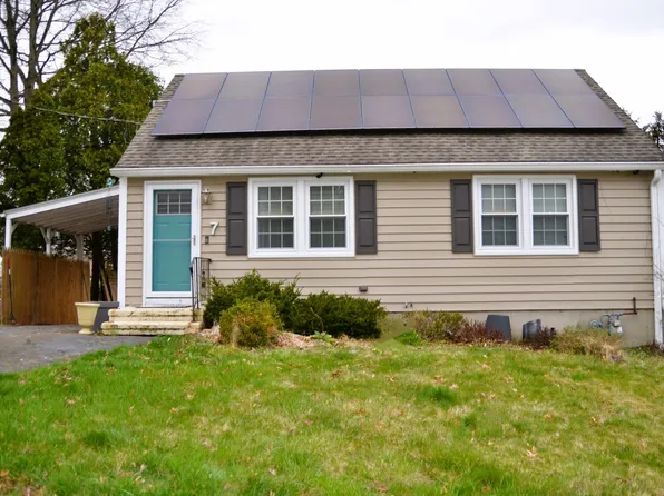 7 Midhill Drive, Hamden, CT 06514