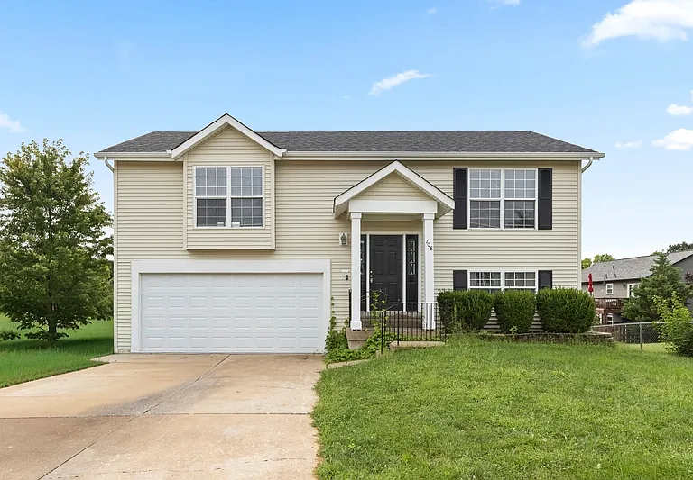 708 Tobermory Ct — Photo 1