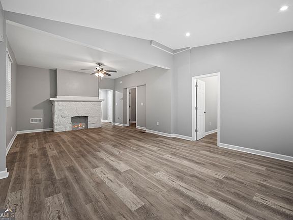 2nd image of 1126 Briarcliff Pl NE APT 2