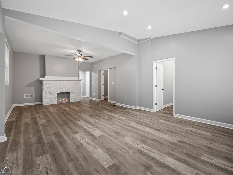 1126 Briarcliff Pl NE #2 — Photo 2