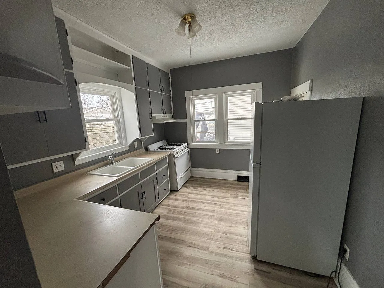 3 bed, 1344 sqft, $1,100 — Photo 3