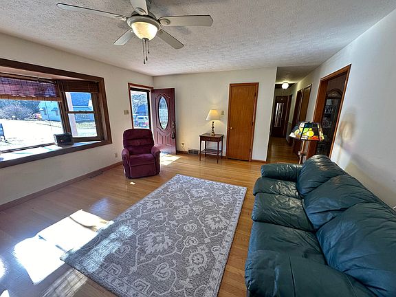 5th image of 266 Bell Dr