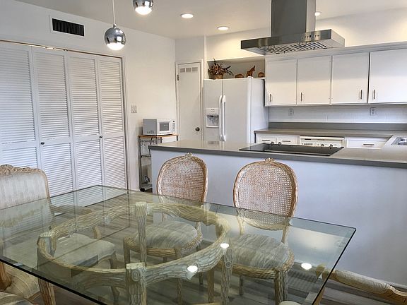 2nd image of 474 W Esperanza Blvd #House