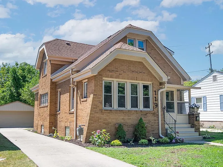 119 E Ohio Ave — Photo 1