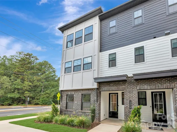 13023 Lucy Park Ln, Charlotte, NC 28277