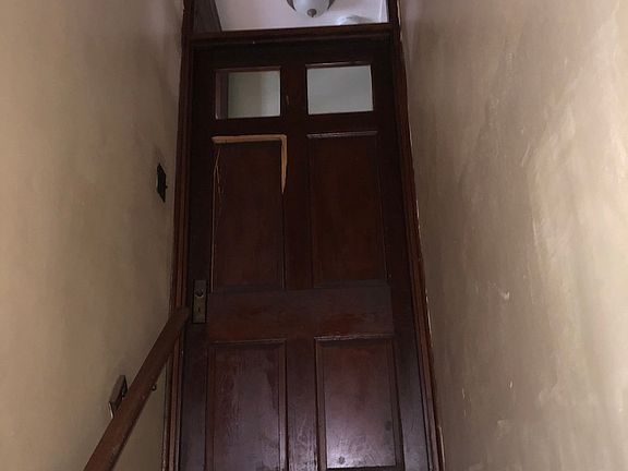 3rd image of 605 Forest Ave