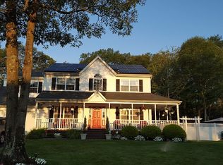 8 Camp Fire Ln, Coram, NY 11727