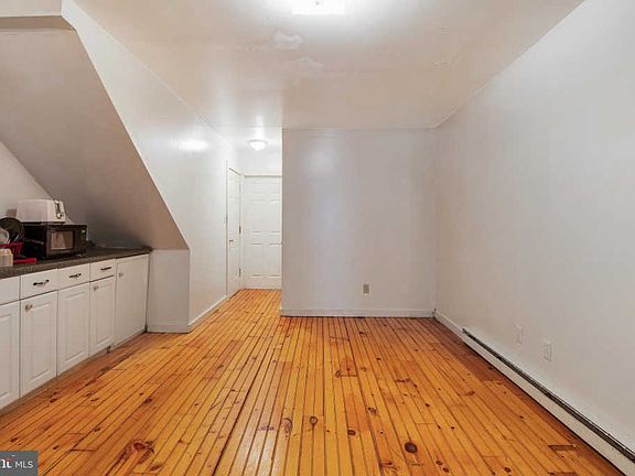 5th image of 1121 1121 1/2a Pleasant St