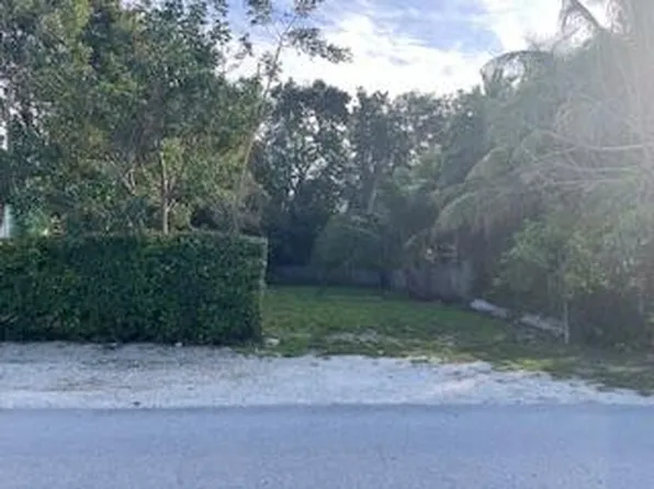 8 Buttonwood Dr, Key Largo, FL 33037