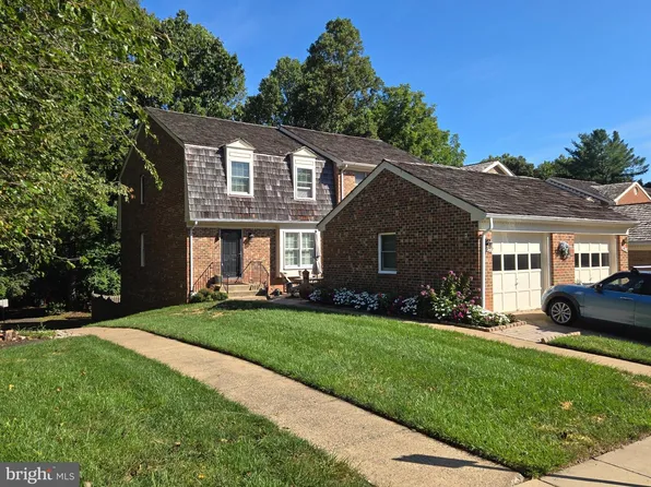 2922 Oakborough Sq, Oakton, VA 22124