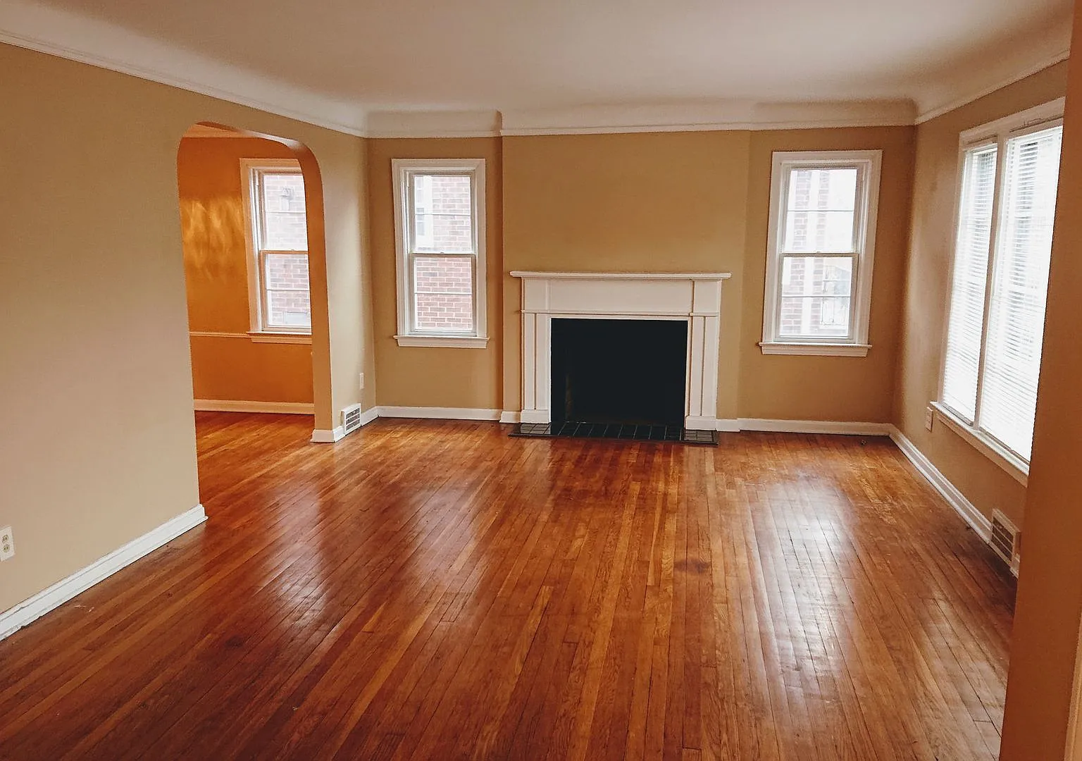 1158 Castleton Rd — Photo 2
