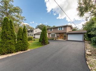 213 Forest View Dr, Lake Bluff, IL 60044