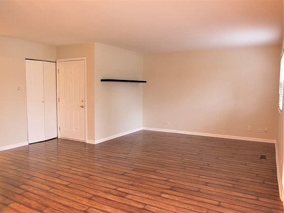 3rd image of 208 Glasgow Ln Unit X1