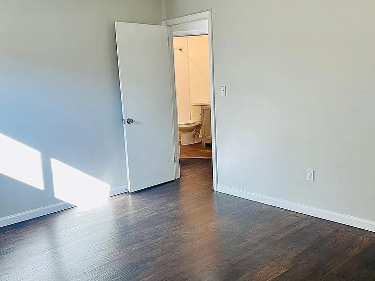 102 Wesley Dr — Photo 8