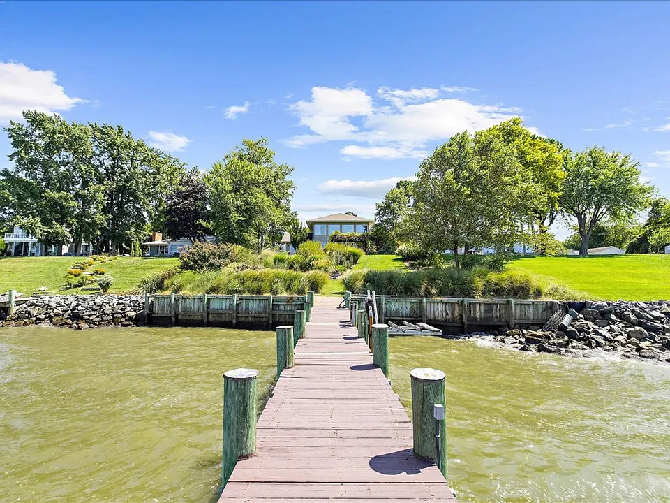Bayside Dr