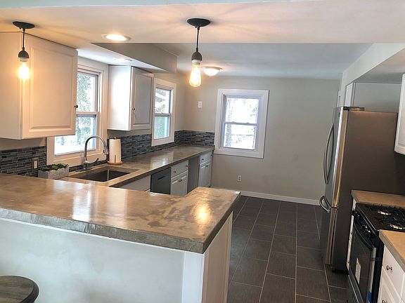 3rd image of 7 Pittsford Manor Ln