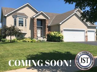 9621 Glacier Rd, Minnetrista, MN 55375