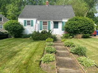 372 S Roslyn Rd, Waterford, MI 48328