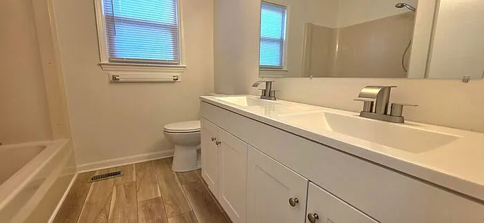 5490 Glenview Dr — Photo 10