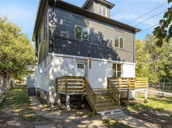 3242 Roberts St, Kansas City, MO 64124