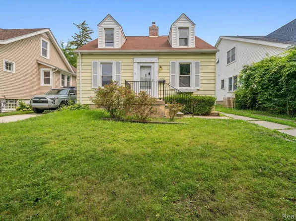 1452 Anita Ave, Grosse Pointe Woods, MI 48236