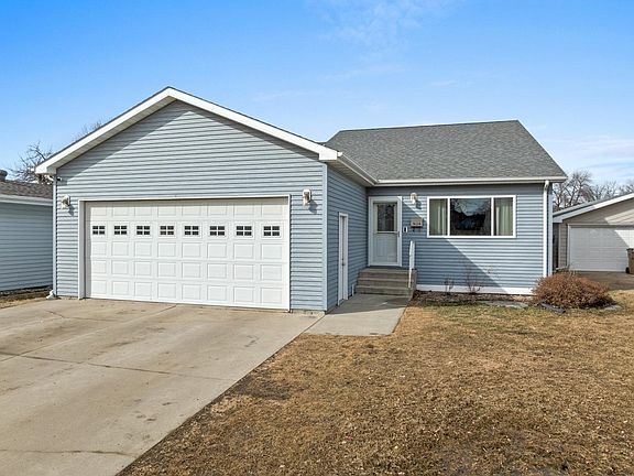 2nd image of 1624 1st St SE