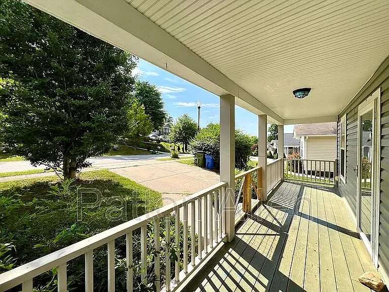 130 Warren Haynes Dr — Photo 2