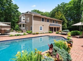 40 Hilltop Dr, Syosset, NY 11791