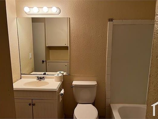 4th image of 2308 Banyan Way