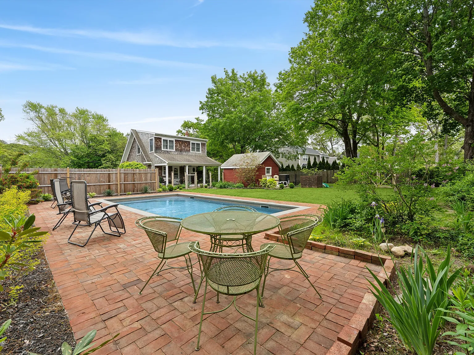 Westhampton with Heated pool and Hot tub — Photo 1