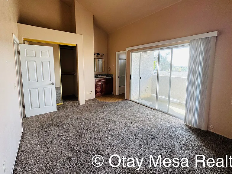 162 Date Ave #B — Photo 8