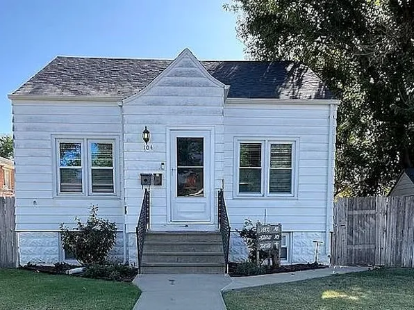 104 E 15th St, Hays, KS 67601