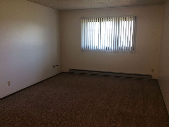 5th image of 665 23rd St W APT 6