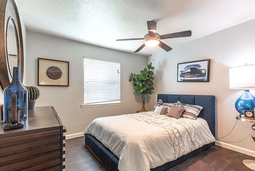 2 bed, 790 sqft, $1,100 — Photo 1