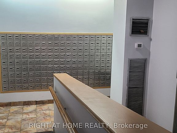 5th image of 10 Tapscott Rd #405