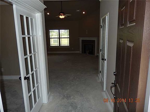 3rd image of 1411 Kelley Dr