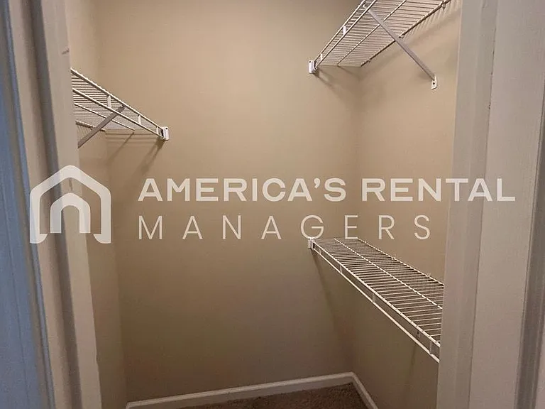 211 Winterberry Ln — Photo 15
