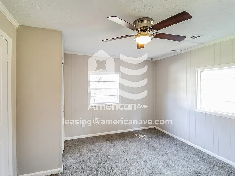 1871776_008_wm_-_main_bedroom_13585797.jpg